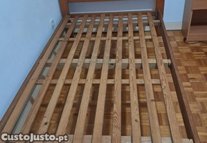 cama em madeira maciça