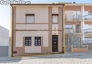 Moradia Junto A Av. Fernão Magalhães - Reabilitar