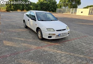 Mazda 323 1.3 gasolina econmico - 96