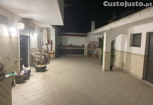 Apartamento no primeiro andar em prédio com elevador