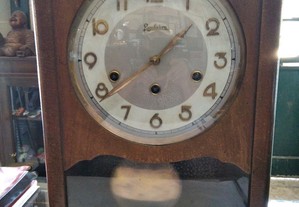 Relojo antigo a reguladora