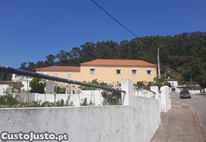 2 Moradias geminadas com vista mar