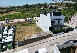 Lote de Terreno com Projeto Aprovado para Moradia T4 de Arquitetura Moderna - Olival Santíssimo
