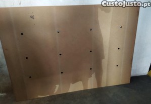 Estrado de madeira para cama de casal