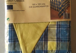 Toalha de Mesa com franja azul e amarela aos quadrados com 6 guardanapos amarelos NOVA