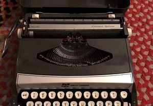 Máquina de escrever portátil Smith Corona Corsair