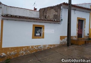 Moradia trrea de tipologia t2 +1 da banca situada em so aleixo da restaurao no concelho de moura.