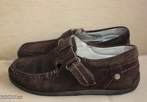 Sapatos castanhos em camurça tamanho 29