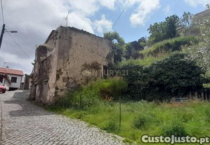 Ruina | No Centro Da Vila | Pampilhosa Da Serra | Serra Do Aor