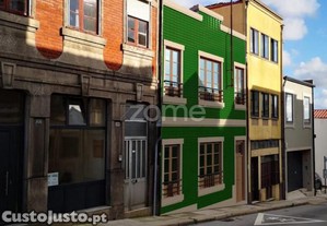 Prédio Em Campanhã Junto Ao Rio Douro