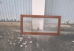 janela em madeira basculante
