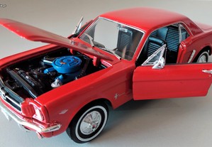 * Miniatura 1:24 Ford Mustang Coupé 1964