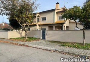 Casa T4 em Santa Cruz/Trindade E Sanjurge de 273,00 m