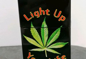 Caixa metálica para cigarros "Light up you life"