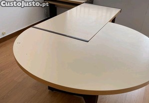 Mesa de Reunies Redonda com Extenso Retangular
