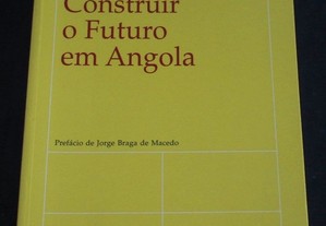 Livro Construir o Futuro em Angola Fátima Moura Roque Celta autografado