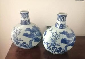 Par de jarrões decorativos em tons de azul ( antig