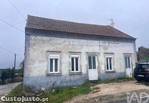 Casa / Villa em Alvorninha
