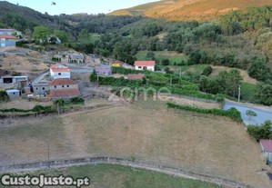 Terreno Rústico Com 2433 M2 E Anexo 39 M2 -...