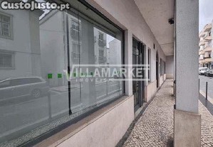 Loja da banca destinado a comércio, com 420m² situada no Centro de Pombal