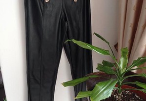 Calça jogger de couro sintético preto, confortáveis Tam. L (pequeno) Made in Italy
