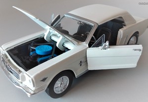 * Miniatura 1:24 Ford Mustang Coupé 1964