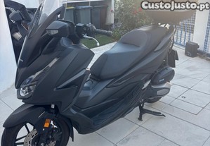 Honda Forza 125 com OFERTA TOPCASE GIVI