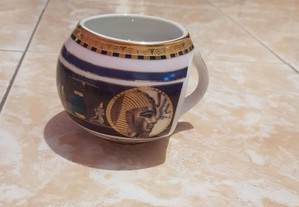Chávena em porcelana fina Limoges pintada á mão