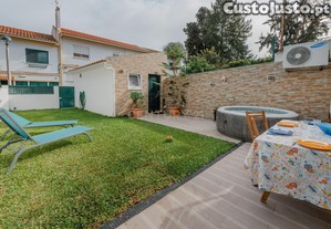 Moradia T4+1 com garagem no Bairro da Petrogal - Bobadela