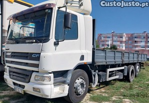 DAF CF75. 6x2. Carroaria em ferro.