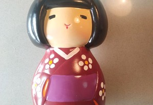 Mealheiro menina em Kimono com flores em cerâmica NOVO