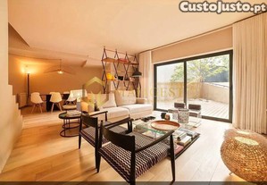 Andar Moradia T2 Duplex com 2 Prios junto ao Palcio de Cristal