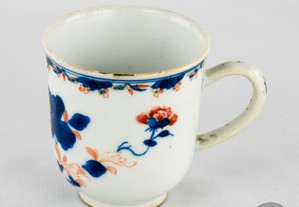 Chávena de café em porcelana da China, Decoração Imari, Período Kangxi, séc. XVII / XVIII