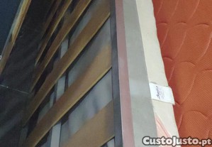 Estrado e colcho solteiro