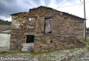 Casa em Runas para Recuperao em Veigas, Quintanilha - 30.000 