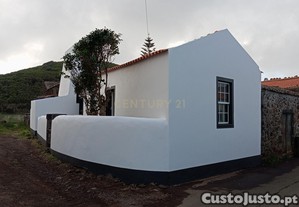 Moradia T1 em Santa Cruz da Graciosa - Oportunidade nica