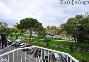 Apartamento T3 no corao da Reboleira   conforto, localizao e potencial!