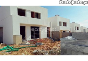 Moradia T4 Em Construo, Condomnio Fechado...