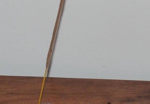 Suporte de incenso (stick e cone), em alumínio