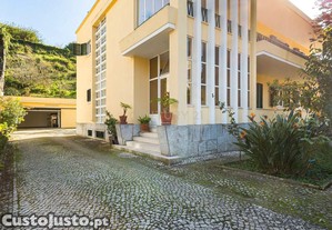 Charmosa Moradia em Alvalade para