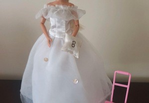 Barbie noiva com mala de viagem