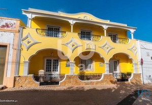 Casa T4 em Faro de 300,00 m²