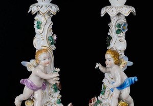 Par de candelabros em porcelana de Dresden