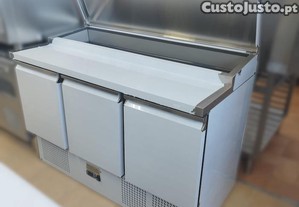 Saladete refrigerada esttica c/ 3 portas para 7 couvetes GN 1/3 (1365x700x970mm)