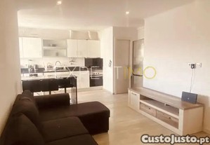 Apartamento T3 remodelado na Reboleira, junto  estao de metro.