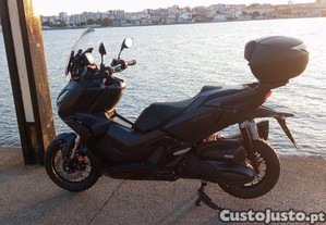 Honda ADV 350 imaculada