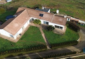 Casa de Campo T4 em Vila Real de 481,00 m²