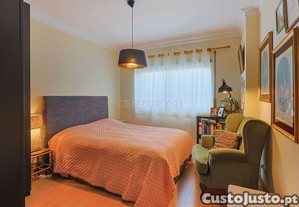Apartamento com Garagem e Arrecadao em Frente ao Rio Sul Shopping e Estao da Fertagus