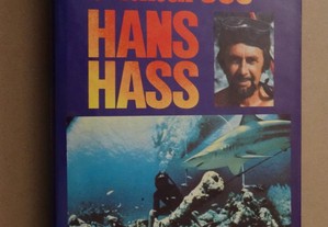 "Entre Corais e Tubarões" de Hans Hass