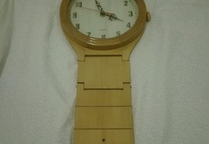 Relógio em madeira